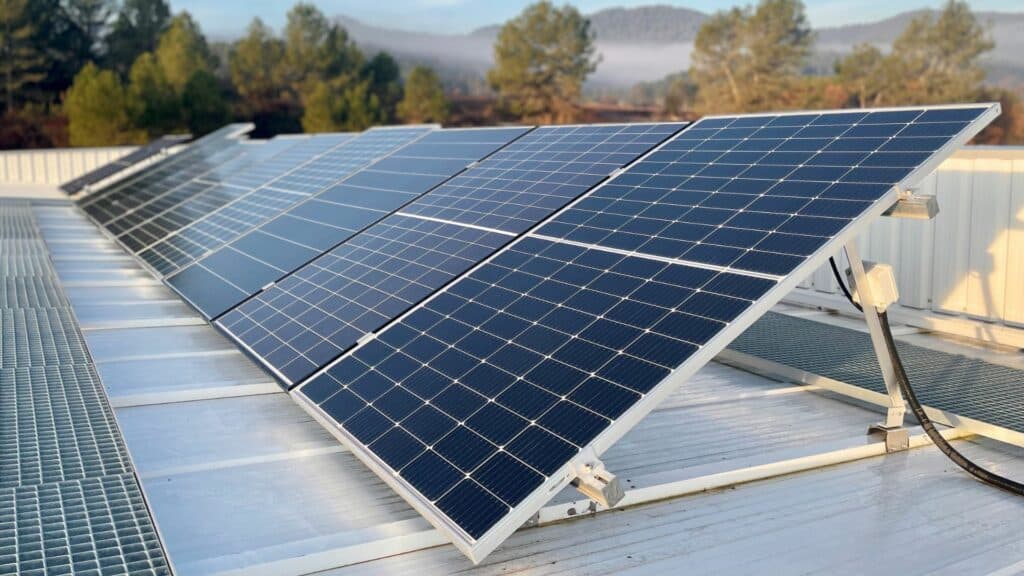 Paneles solares en el laboratorio solar